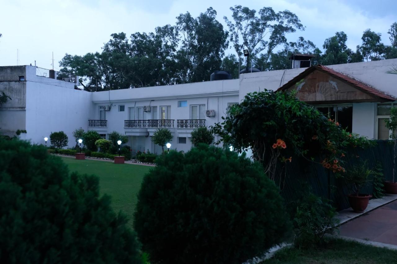 Black Mango Resort Kala Amb 外观 照片